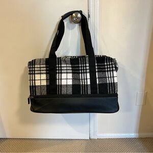 Brand new bag- perfect for travel or weekend getaways. Vinyl/flannel material.